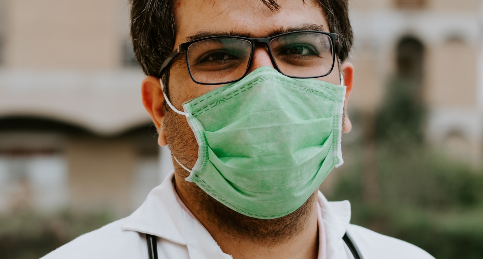 Medizinisches Team in freundlicher Praxisatmosphäre